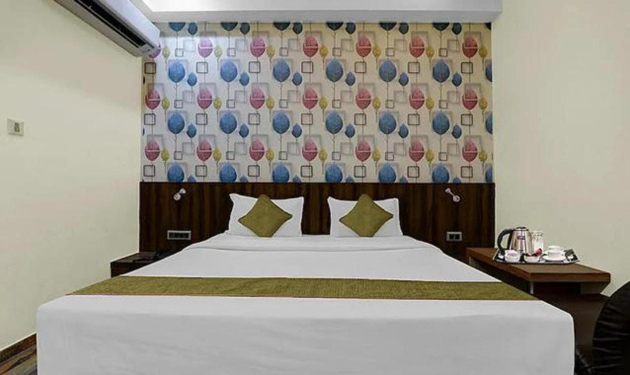 Hotel Fabhotel Sam Lucknow