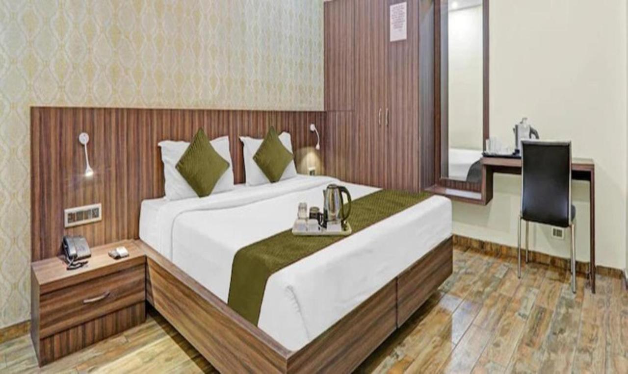 Fabhotel Sam 3*
