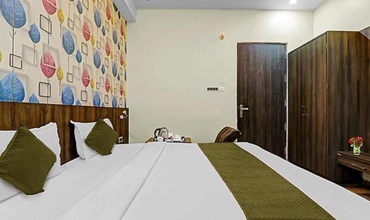 Fabhotel Sam 3*