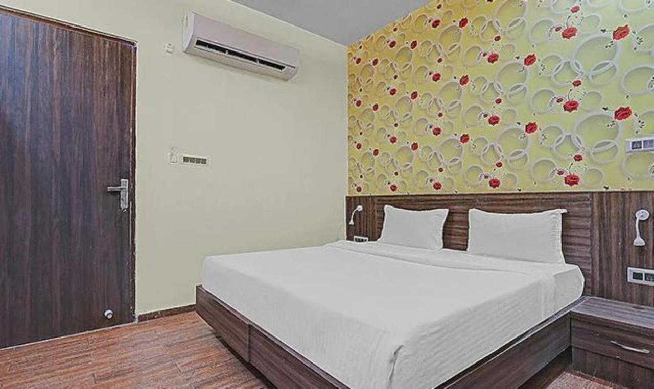 Fabhotel Sam