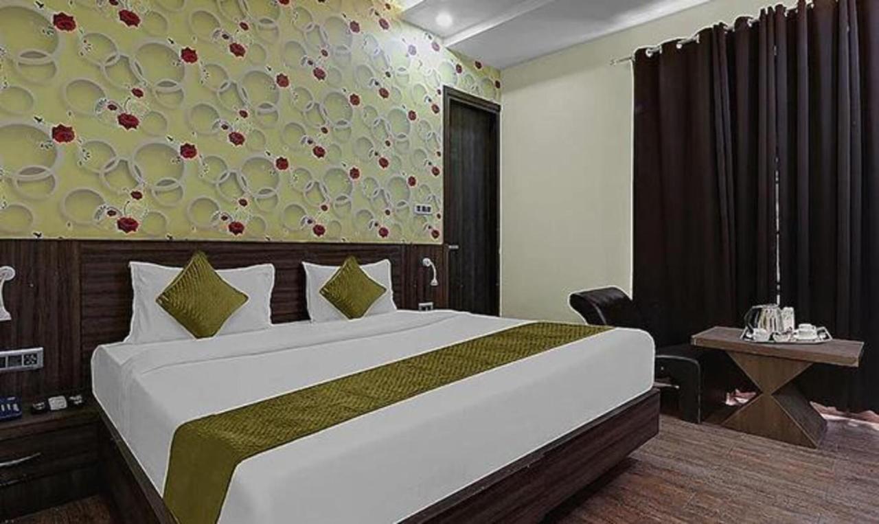 Hotel Fabhotel Sam